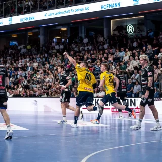 Jannik Kohlbacher jubelt nach seinem Tor.