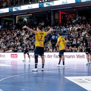 Robert Timmermeister bei der Abwehr am Kreis.