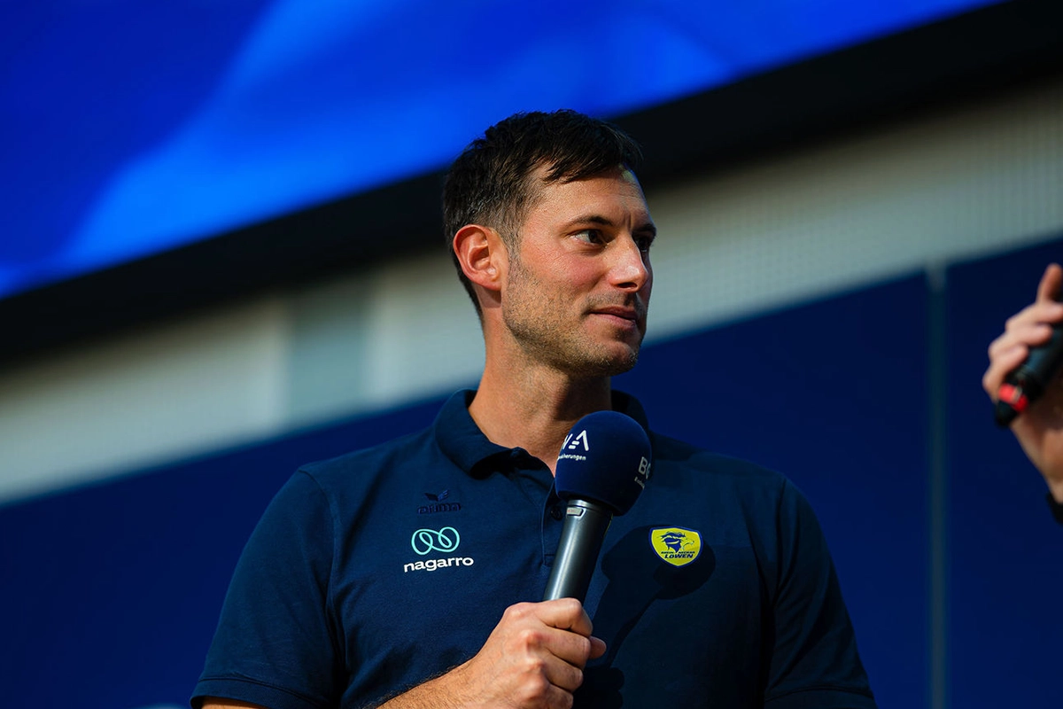 Uwe Gensheimer am Mikrofon.