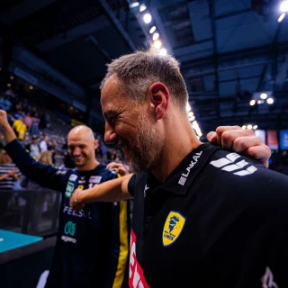 Maik Machulla grinsend nach dem Sieg.