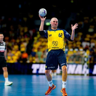 Special Olympics Spieler beim Werfen bei THE FINAL ROAR.