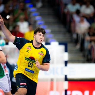 Aron Seesing beim Jubeln im Spiel gegen Hannover.