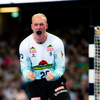 David Späth beim Jubeln im Spiel gegen Hannover.