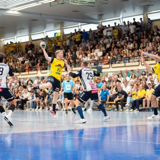 Haukur Thrastarson beim Wurf im Spiel gegen Kornwestheim.