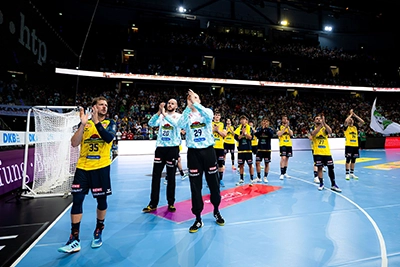 Die Mannschaft dankt den Fans.