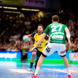 Baijens läuft auf die Abwehr zu beim Spiel gegen Göppingen.
