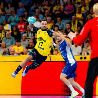 Dani Baijens beim Wurf im Spiel gegen Gummersbach.