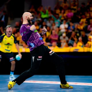 Mike Jensen beim Jubeln im Spiel gegen den HBW.