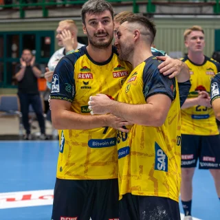 Jacob Lassen und Jannik Kohlbacher beim Spiel gegen den Bergischen HC.