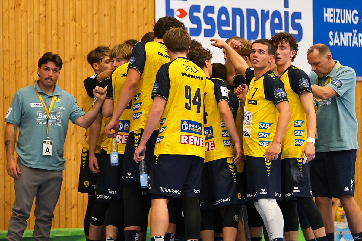 Die U19 im Teamkreis