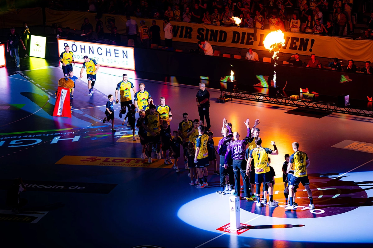 Löwen laufen in die SAP Arena ein