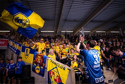 Löwen-Fans unterstützen ihre Mannschaft