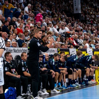Trainer Michel Abt an der Seitenlinie.