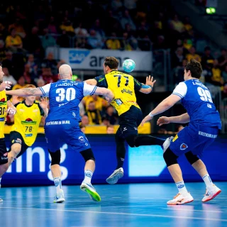 Dani Baiens im Sprung im Spiel gegen Eisenach.
