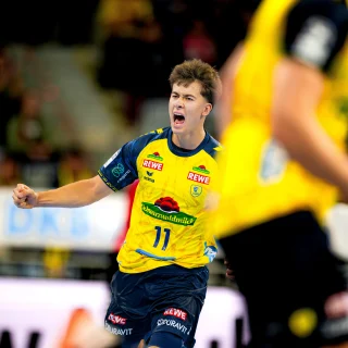 Niclas Mierzwa jubelt nach seinem Tor.