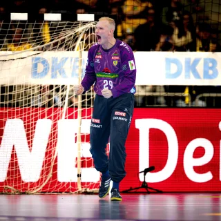 David Späth jubelt nach seiner Parade.