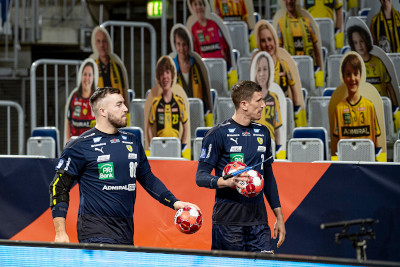Fan-Vertreter bringen Farbe in die Arena: "Pappkameraden" feiern beim Euro-League-Spiel Premiere und hinterlassen bleibenden Eindruck. 