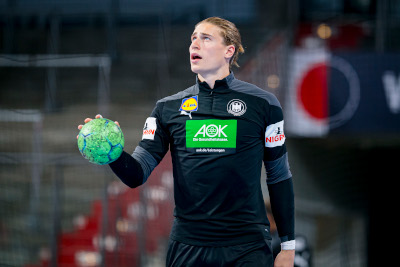 Natio-Pause: 12 Löwen international im Einsatz. Tag des Handballs als Highlight des DHB-Lehrgangs, Niclas Kirkeløkke für Dänemark am Ball 