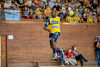 (Handball-)Leben wie im Rausch. Neu-Löwe Mamadou Diocou hat mit seinen 20 Jahren eine erstaunlich bewegte Lebensgeschichte vorzuweisen.