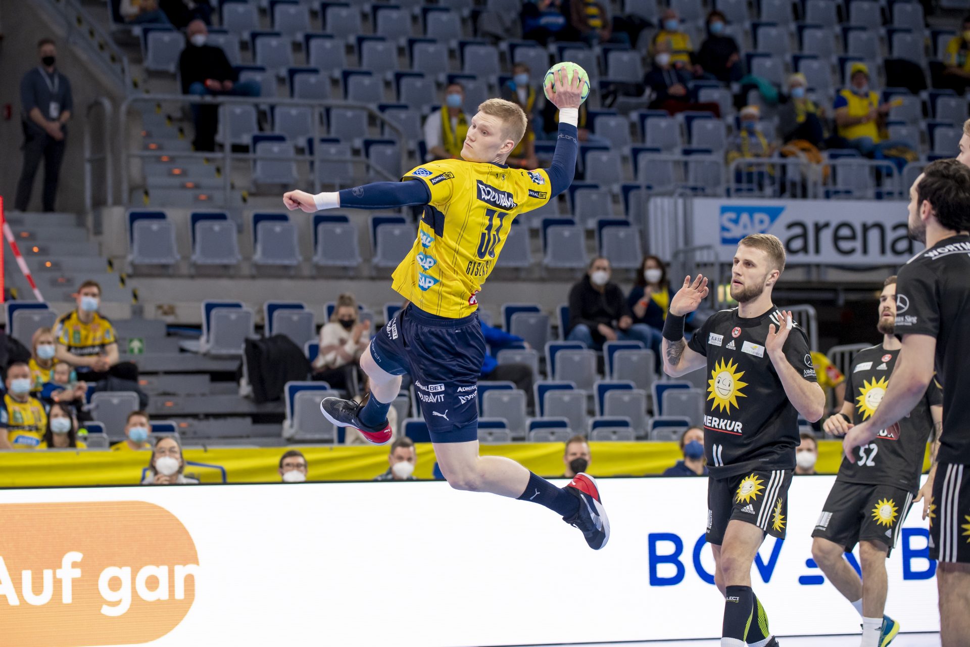 Goldene Aussichten für Löwe Lagergren: Schweden steht im Finale der EHF EURO 2022 / Für Dänemark geht es um Bronze / Island verpasst Platz 5. 