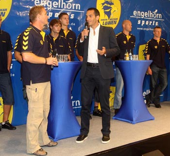 Markus Rech (vorne rechts) von engelhorns sports fungierte gerne als Gastgeber.