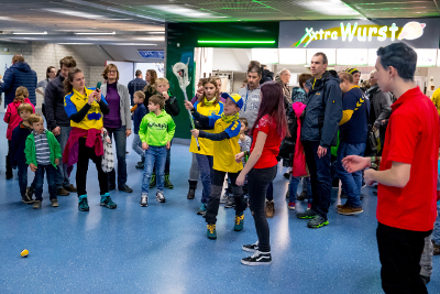 Lacrosse-Stand beim jüngsten Eltern-Kind-Tag in der SAP Arena. 