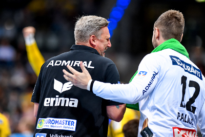 Löwen-Coach Nikolaj Jacobsen mit seinem Keeper Andreas Palicka. 