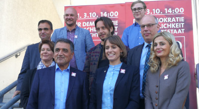 Jennifer Kettemann (Mitte unten) unterstützt das breite Bündnis für Demokratie.